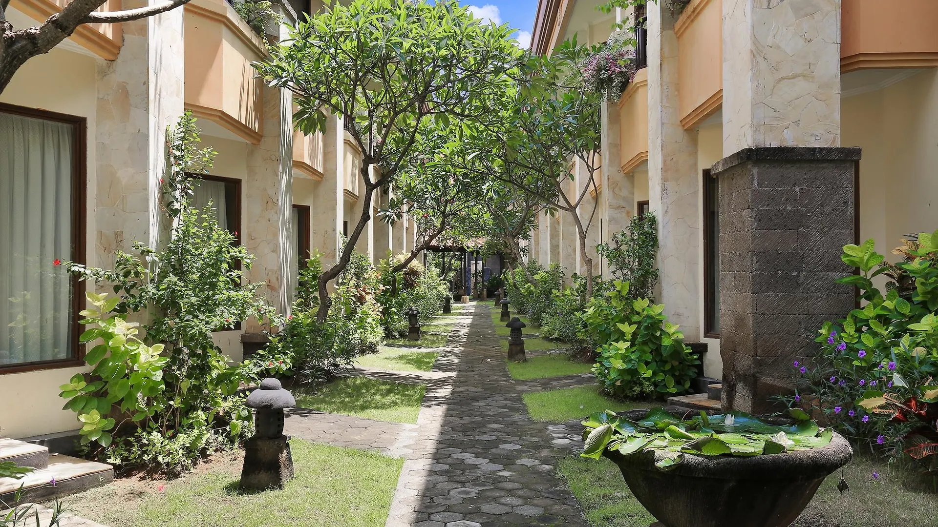 Pelangi Bali Hotel & Spa Seminyak   Seminyak (Bali)
